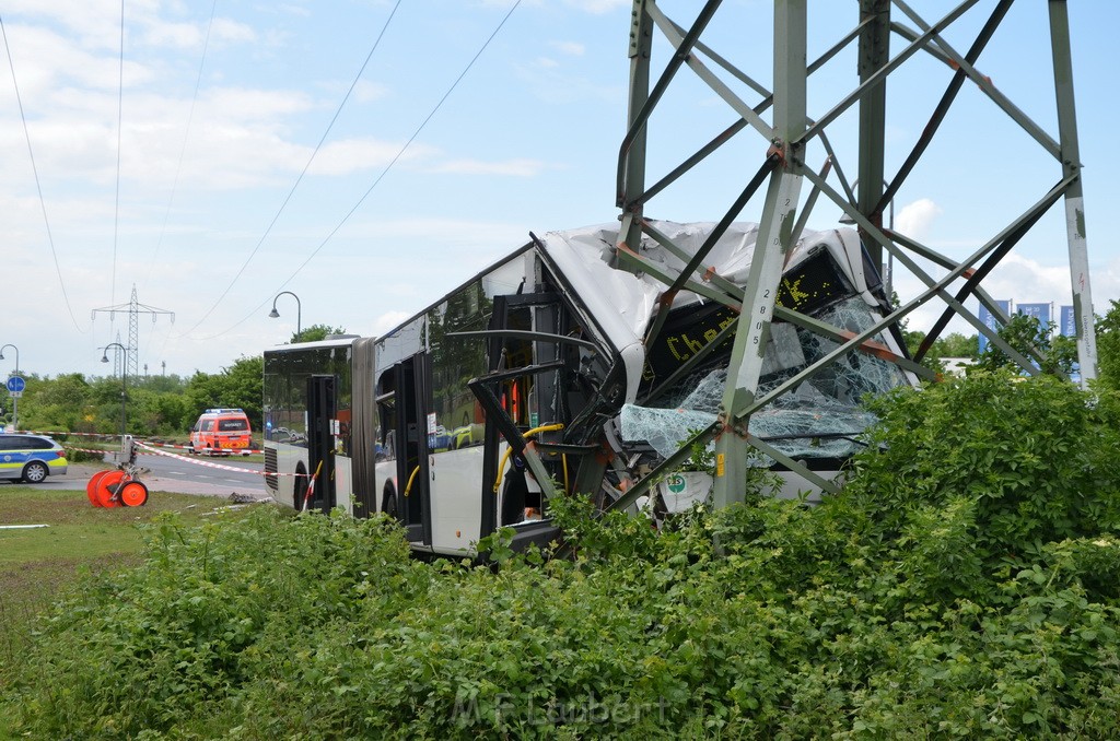 Schwerer Bus Unfall Koeln Porz Gremberghoven Neuenhofstr P215.JPG - Miklos Laubert